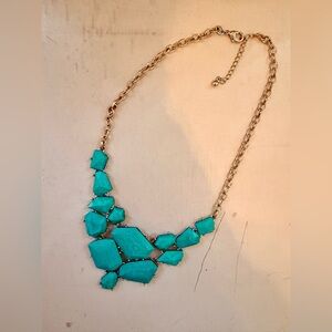 CHIC STATEMENT NECKLACE